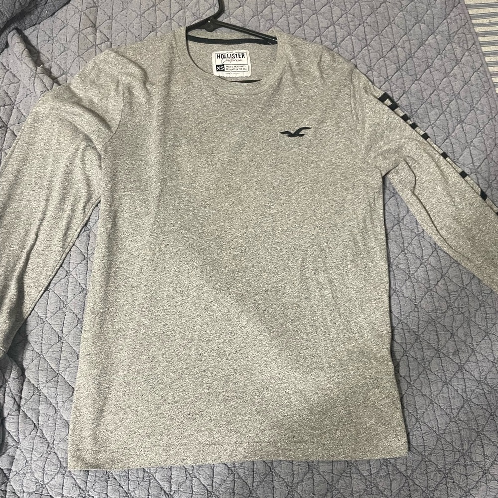 long sleeve hollister tee